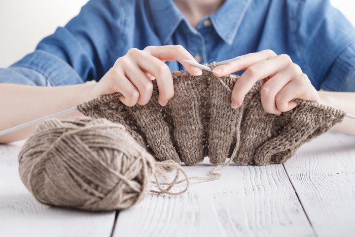 Using A Knitting Yarn Guide As A Tension Keeper ~ Knit and Crochet