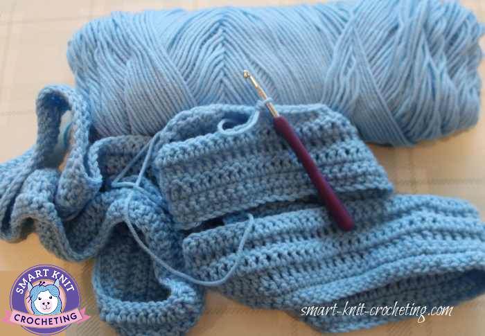 Beginner crochet: hook and yarn forming a foundation chain